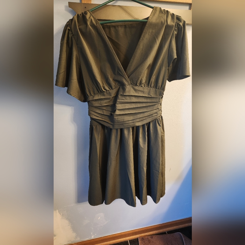 🍉SHEIN Green Midi Dress with Elegant Design